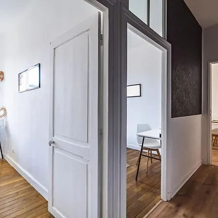 Le Cosy - 2 Chambres - Hyper Centre Апартаменты *